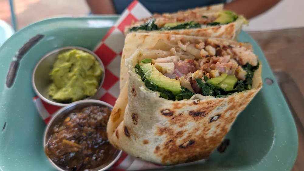 Wrap de pollo con aguacate